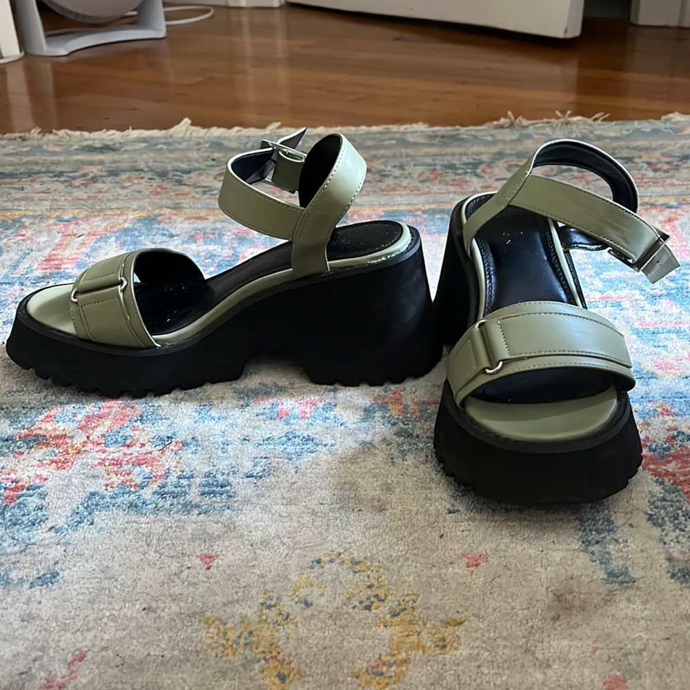 NEW ASOS 90s chunky platform sandal sage green